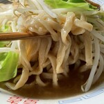 ラーメン もっけだの - 『ラーメン(野菜別売)』の麺