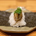 食堂うゆき - 2023.3 滋賀産稚鮎と木の芽をぬま田海苔（合羽橋）の有明一番海苔で巻いた手巻き寿司