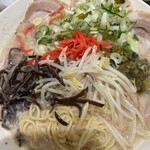 超ごってり麺 ごっつ - もやしはシャキシャキ。