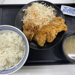 吉野家 - 2023/03/22
            から揚げ定食 大飯+並飯 657円→457円
            ✴︎朝活クーポン -200円