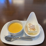 ディヴィヌ ヴァレー - デザートは、なめらかプリンとレアチーズケーキ