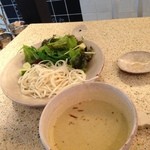 エクスクラメーションフーズ - グリーンカレーのつけうどん