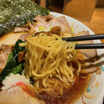 いちまる - 麺の量も比較的多いので、満足感のある一杯でした。