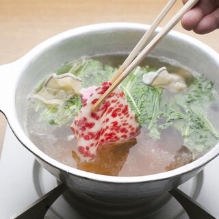 秘伝のだし汁でいただく「鯨はりしゃぶ鍋」をご堪能あれ！