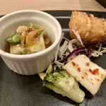 Zenseki Koshitsu Rakuzou Utage - 季節の前菜盛り合わせと8種野菜のグリーンサラダ