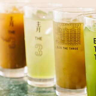 こだわりの茶割、ナチュールワインやクラフトビールも充実。