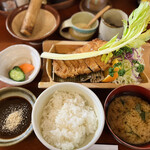 松村 - ロースかつ定食 ¥1,380-