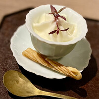 飄香 広尾店 - ❶芙蓉（四川省成都市の花）
                      〜腊肉（豚の干し肉） 豆乳、白花豆。