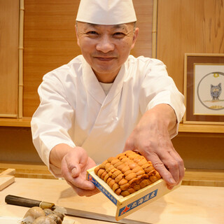 I have been working on sushi for about 25 years. We deliver Hokuriku sushi to everyone.