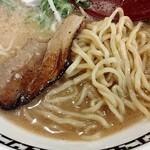 とんこつ愛があふれてる ラーメン とりこ - 麺とチャーシュー