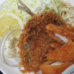 三喜食堂 - タルタルも同席