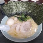 壱七家 - 631ラーメン大盛り（豚骨醤油）