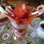 喫茶四季 - いちごパフェ