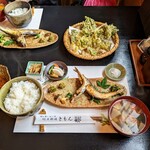 郷土料理ともん - 天然アユ塩焼定食に山菜の天ぷら