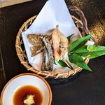 郷土料理ともん - 岩魚の骨煎餅