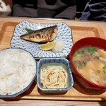 博多の海鮮料理 喜水丸 - 朝の海鮮汁定食。焼き魚はサバの塩焼き、外はパリッ、中はふわっと肉厚で脂乗ってます！
