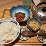 博多の海鮮料理 喜水丸 - 朝の鮮魚出汁茶漬け定食。