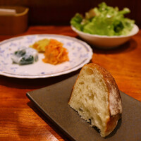 ココカラ フランス編 - サラダ･自家製パン