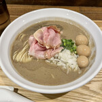 NIBOSHI MANIA - 濃厚焙煎鬼煮干蕎麦 1100円 +うずら味玉(3個) 100円