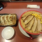拉麺厨房 福麺 - 背脂味噌ちゃーしゅー麺と餃子