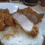 とんかつ檍のカレー屋 いっぺこっぺ 秋葉原店 - ロースかつ断面