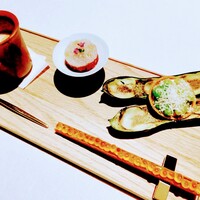 Restaurant Sola - 右手前は細いパイ生地にイクラを並べて