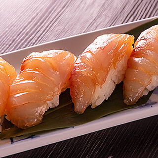 郷土料理に拘る★漬けネタが特徴の島寿司、明日葉や岩のり料理！