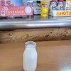 ミルクショップ 酪 - ドリンク写真:お店のお姉さんが目の前でキャップもラベルも全て取り払ってくれるので何の牛乳か分からないですが(笑)
