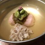 界 アンジン - 桜餅の海老射込み　蚕豆のかき揚げ　花びら茸　桜花