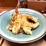 Menshouno Kokorotsukushi Tsurutontan - 豊富な具材の天丼❗️