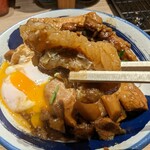 肉めし岡もと - フワフワなスジ肉