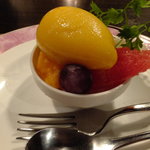 キャトルラパン - マンゴーシャーベットフルーツ盛り合わせinヨーグルト(’13.07月にて）