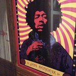 Wスパイス - U＾ェ＾Uの神様・ジミ・ヘンもお出迎えです。