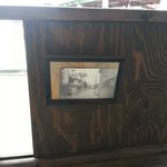 Wスパイス - お店の外で喫煙ですが、昔の通りの写真です。いい味出してます。