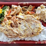 那覇市役所内売店 - ＊日替弁当（¥370）
            （ゆうな弁当）