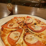 モストゥリー - トマトとアンチョビのピザ