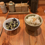 焼鳥 うの - お通し くらかけ豆の塩茹で       口直し 大根おろし