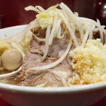 ラーメン二郎 - ラーメン半分＋ニンニク＋ショウガ半分