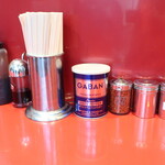 ラーメン二郎 - 卓上調味料