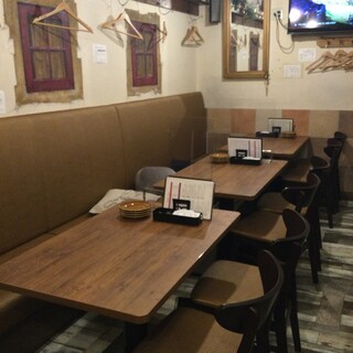 生まれ変わった奥のソファー席でゆったりと楽しんで！