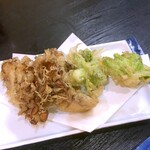 十八番 - 舞茸とふきのとうの天ぷら。