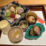 割烹 にしい - 五感で楽しめたステキな八寸　自分はお豆腐とつみれが印象に残りました　いろいろと美味しかった