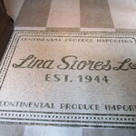 LINA STORES - 床のロゴ