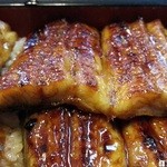 うなぎ金箱 - ご飯にのせてタレをかけて