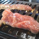 鹿児島ラーメン 真琴 - 塩ロース　（奥は塩タン）