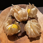 sincere - アミューズ④ 鬼灯とフォワグラのキャンディ　キャンディ以外は本物。