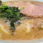 横浜らーめん 本牧家 - ラーメン並(近景)