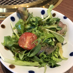 大和焼肉 結 - サラダ。ここのドレッシング好き。