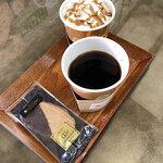 千寿堂 - 普通のコーヒーと、とちのみコーヒー。香ばしい。