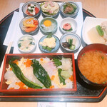 Tsukiji Uoyoshi - 魚よしご膳